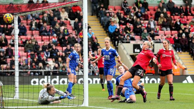 Alessia Russo scores Manchester United's third goal