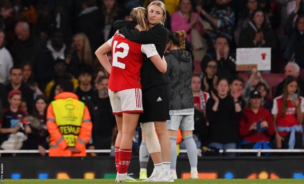 Arsenal defender Leah Williamson comforts Frida Maanum
