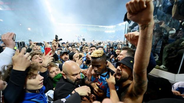Napoli fans surrounding Victor Isimhen
